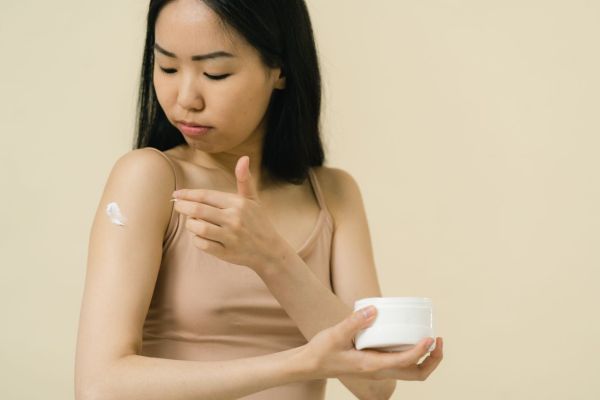 Découvrez les bienfaits de la crème nila bleu éclaircissante